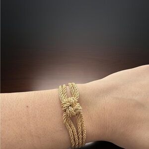 Elegant Gold Knot Bracelet